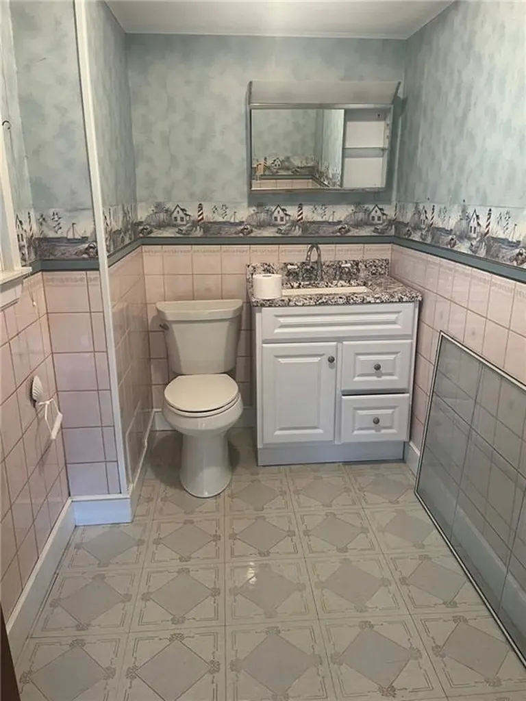6 Aspinet Road Middletown RI 02842