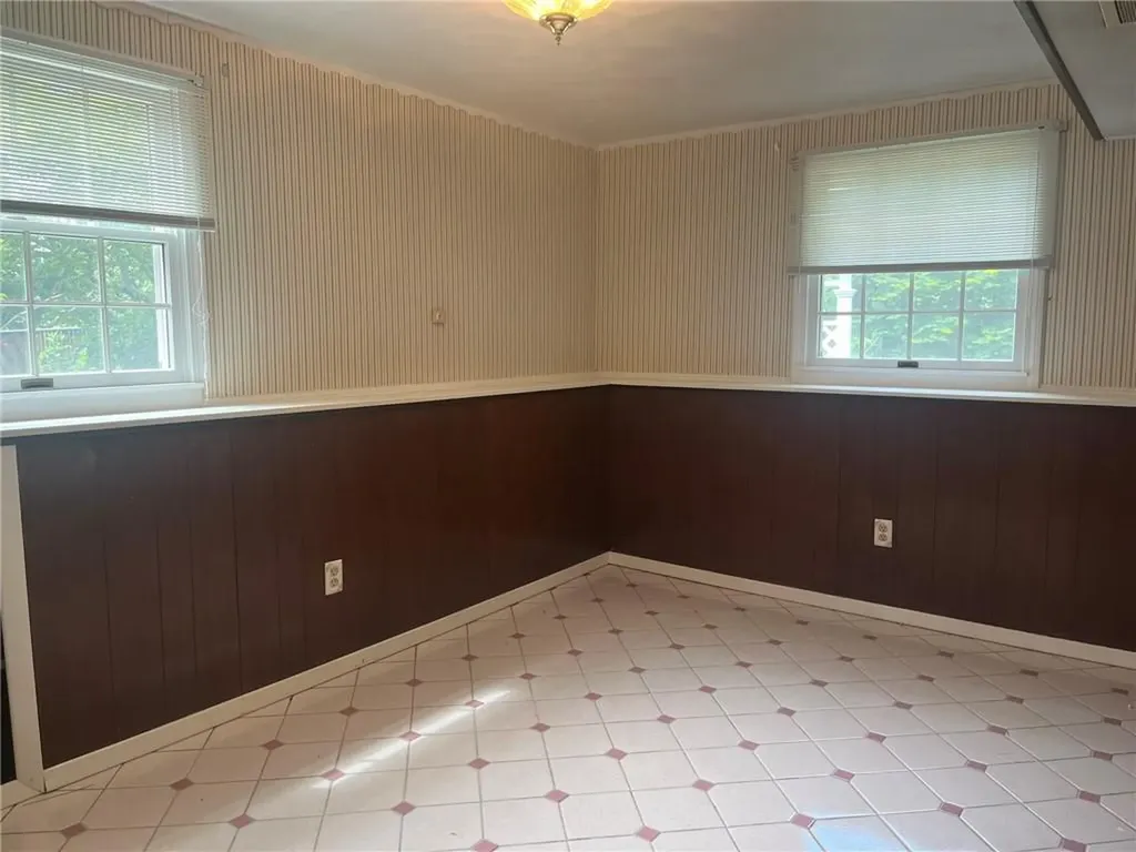 6 Aspinet Road Middletown RI 02842