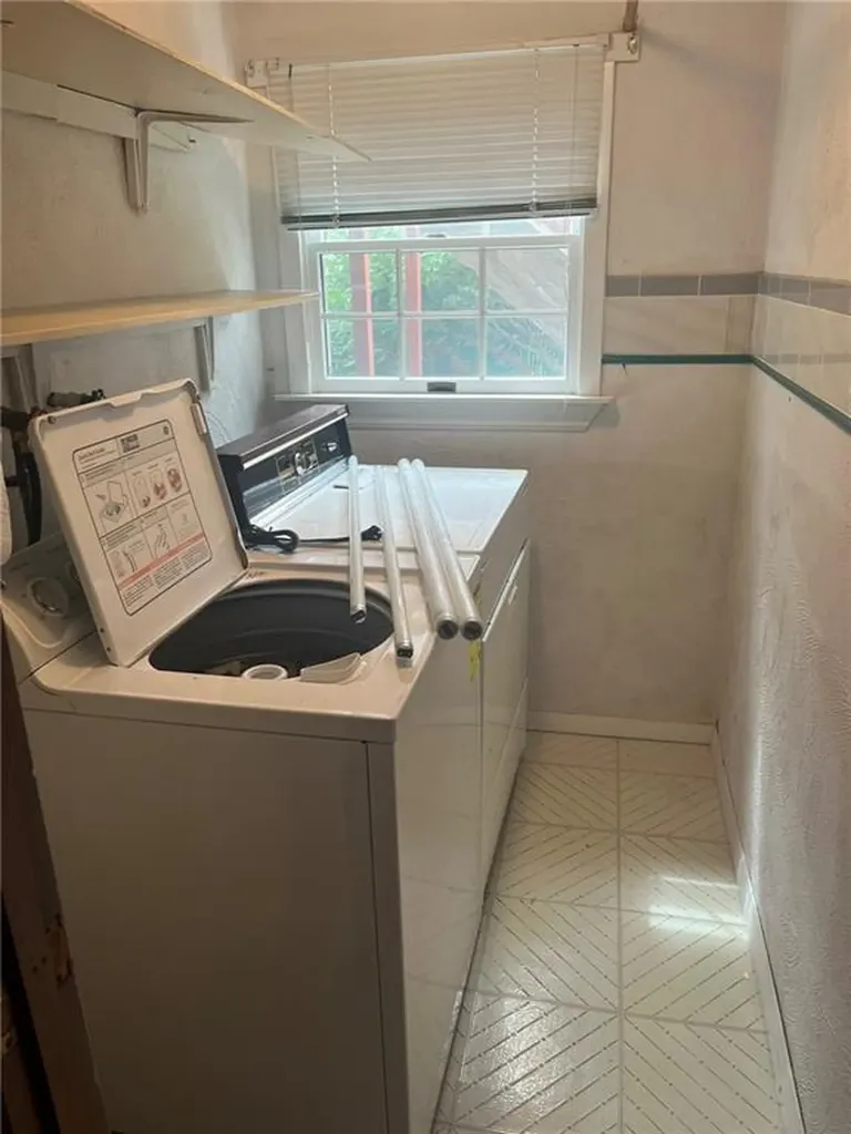6 Aspinet Road Middletown RI 02842