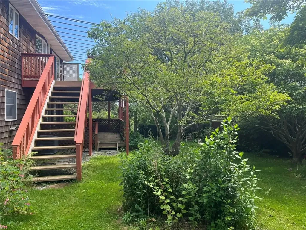 6 Aspinet Road Middletown RI 02842
