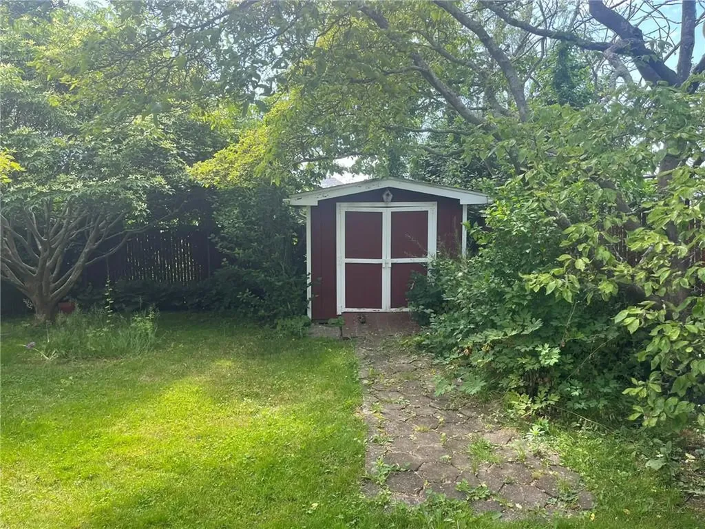 6 Aspinet Road Middletown RI 02842
