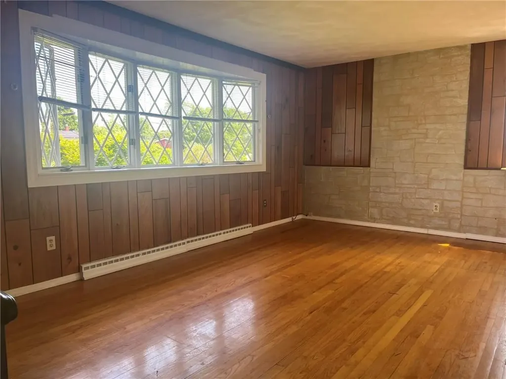 6 Aspinet Road Middletown RI 02842