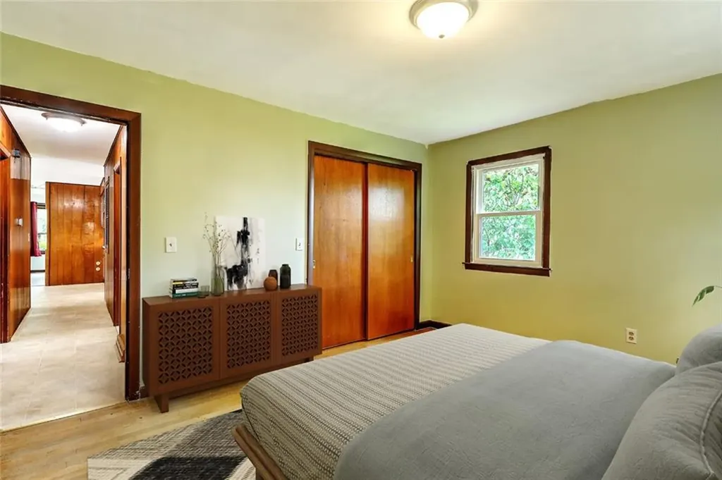 89 Enfield Avenue Providence RI 02908