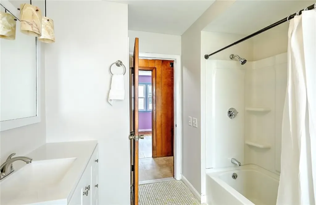 89 Enfield Avenue Providence RI 02908