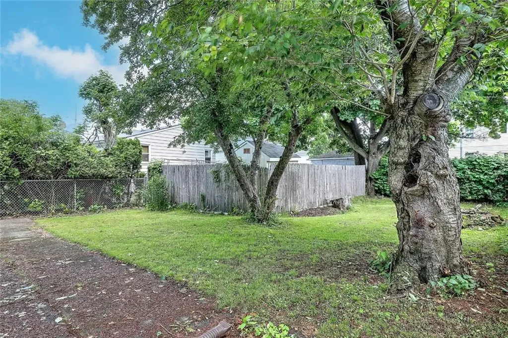 89 Enfield Avenue Providence RI 02908