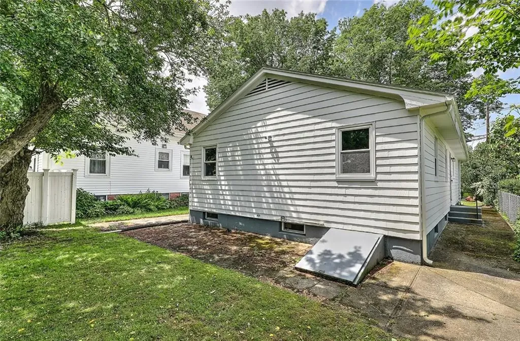89 Enfield Avenue Providence RI 02908
