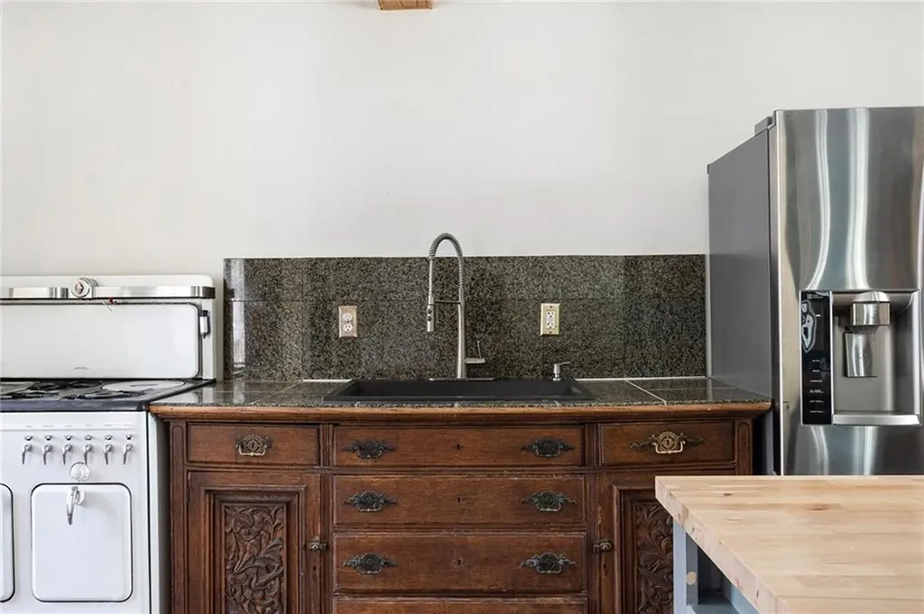 42 East Street Providence RI 02906