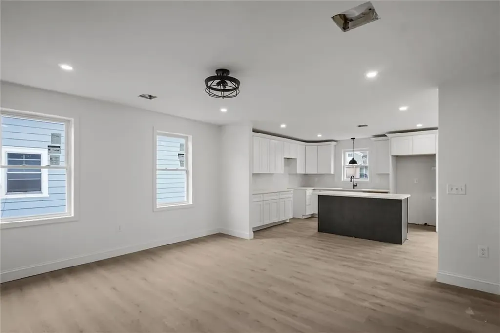 19 Pumgansett Street Providence RI 02908
