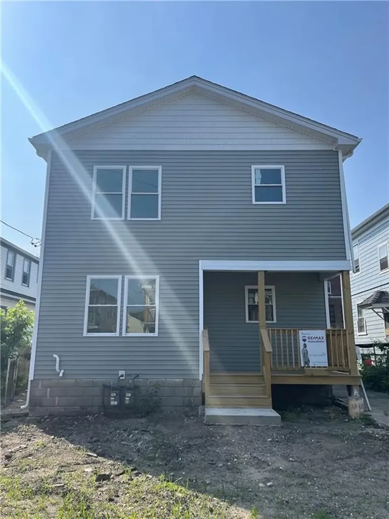 19 Pumgansett Street Providence RI 02908