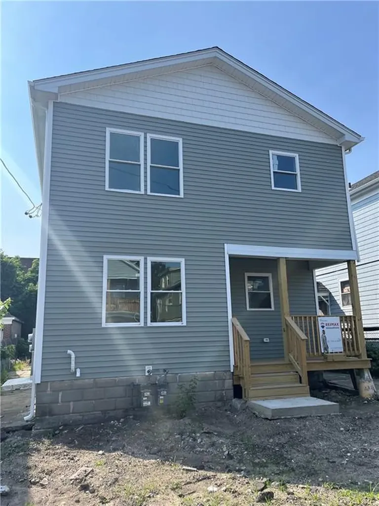 19 Pumgansett Street Providence RI 02908