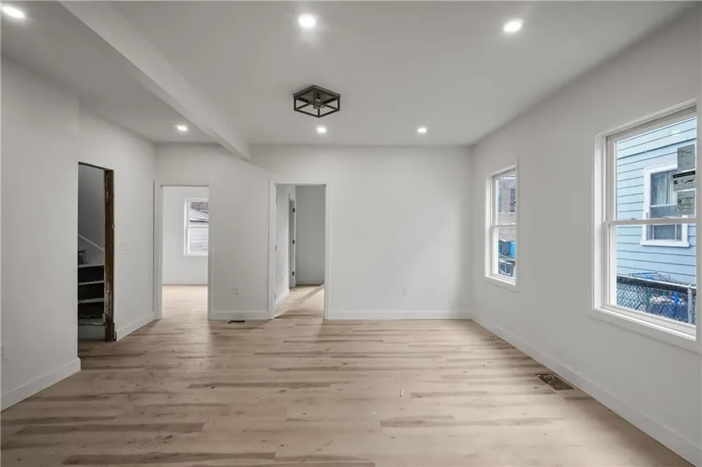19 Pumgansett Street Providence RI 02908