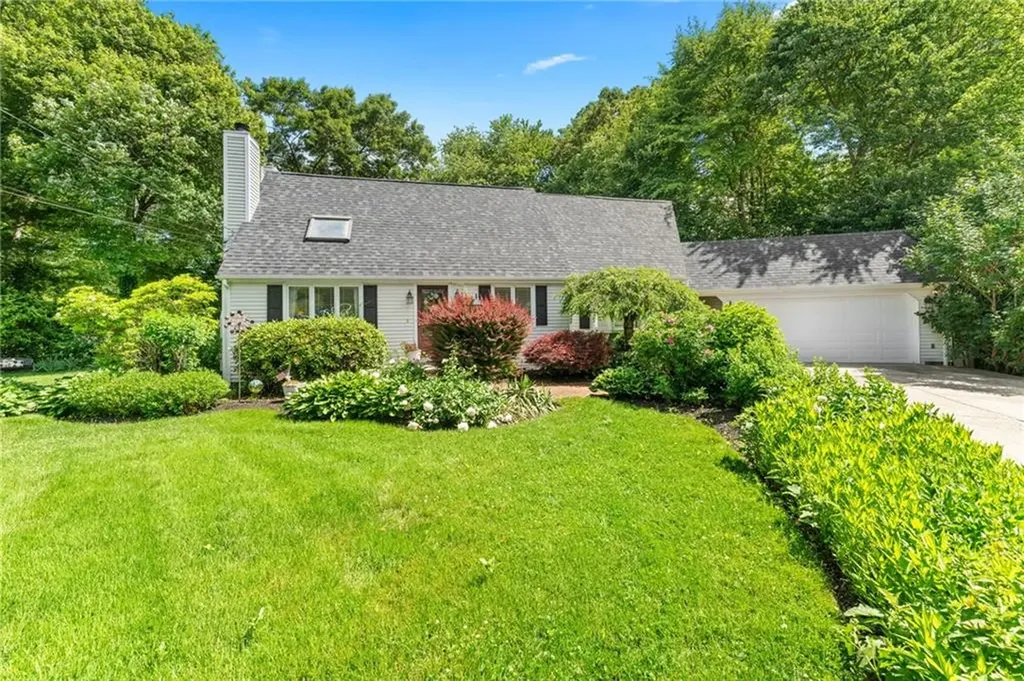 25 Carole Court Cranston RI 02921