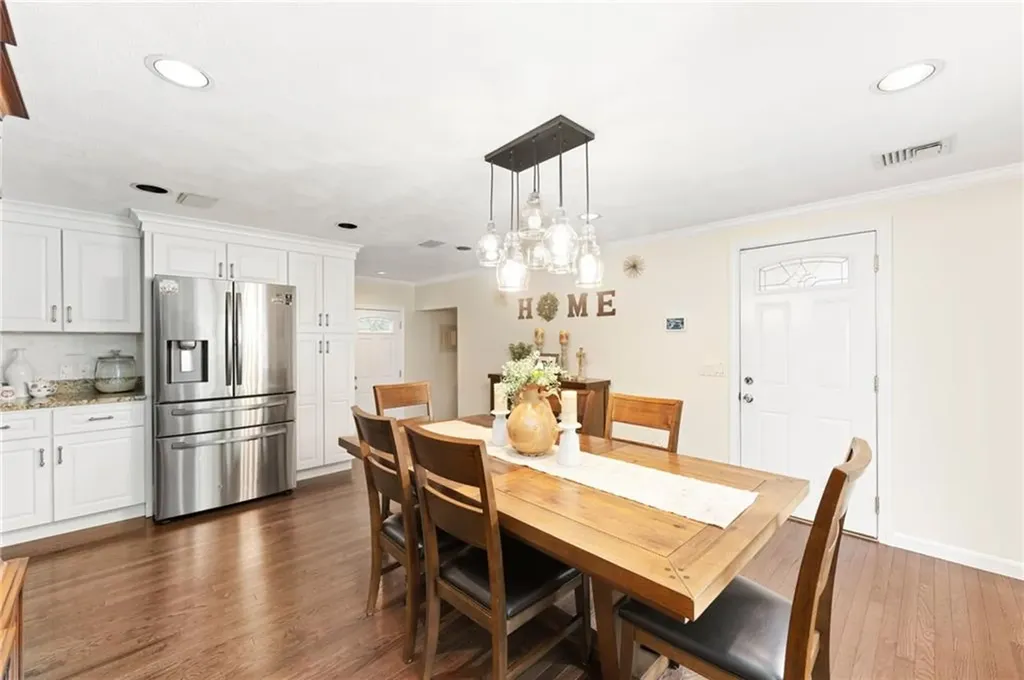 25 Carole Court Cranston RI 02921