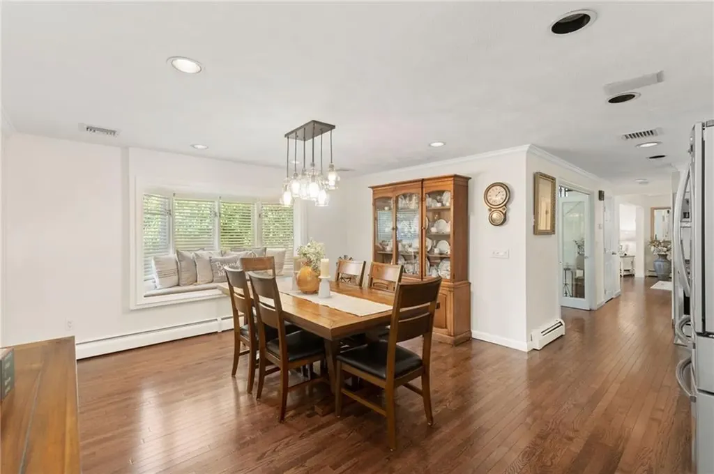 25 Carole Court Cranston RI 02921