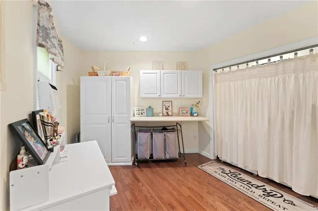 25 Carole Court Cranston RI 02921