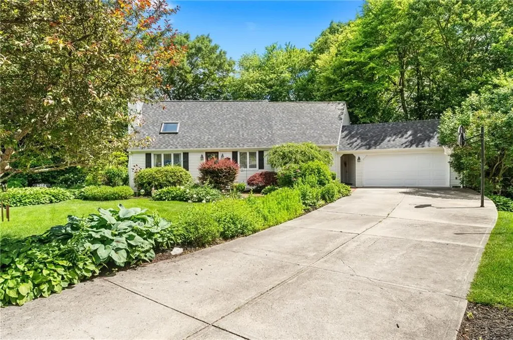 25 Carole Court Cranston RI 02921