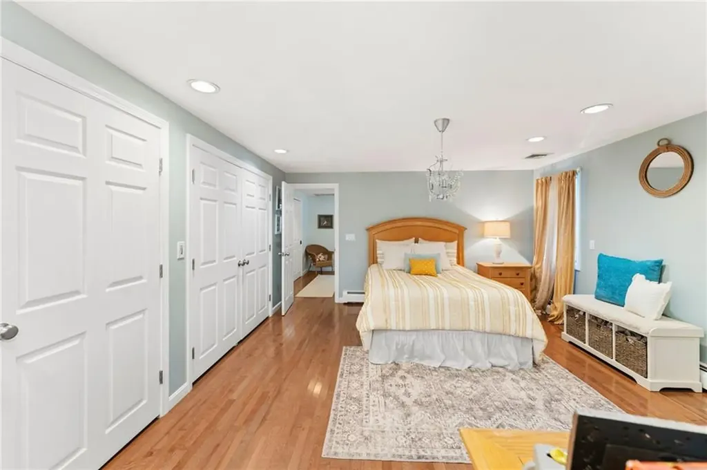 25 Carole Court Cranston RI 02921