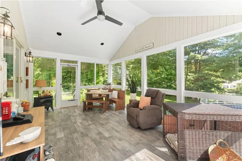 25 Carole Court Cranston RI 02921