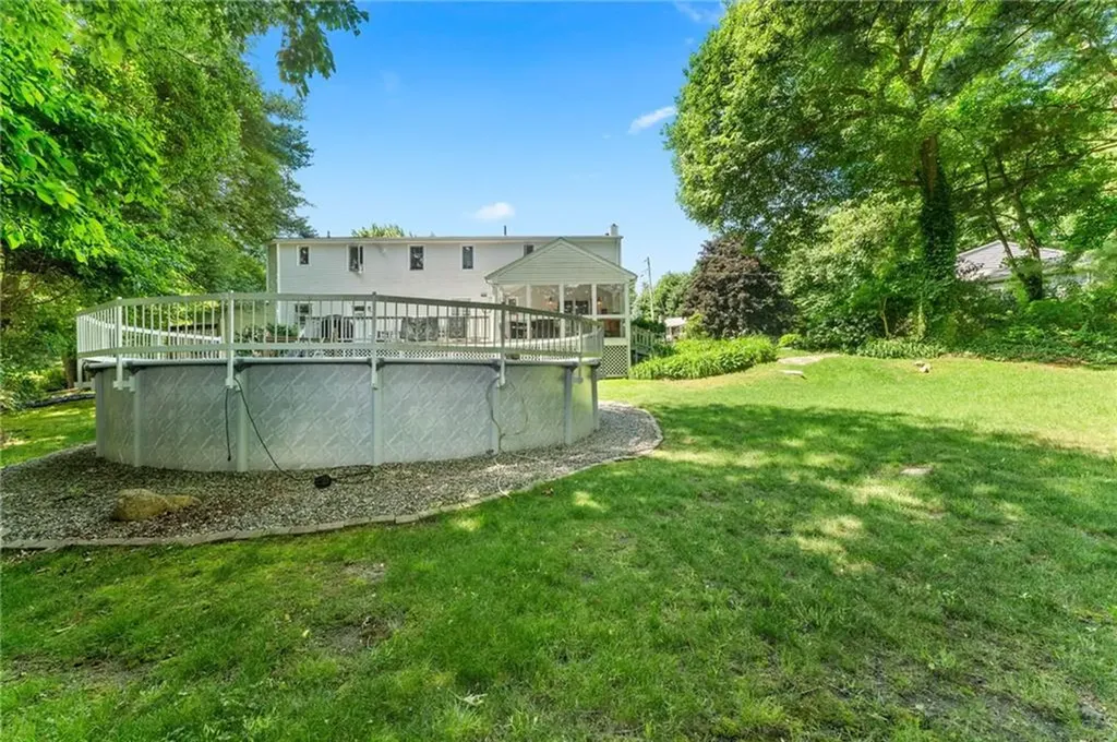 25 Carole Court Cranston RI 02921