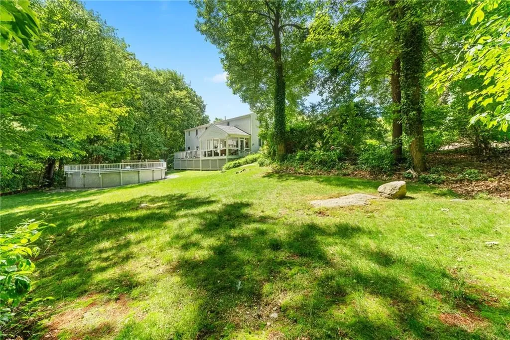 25 Carole Court Cranston RI 02921
