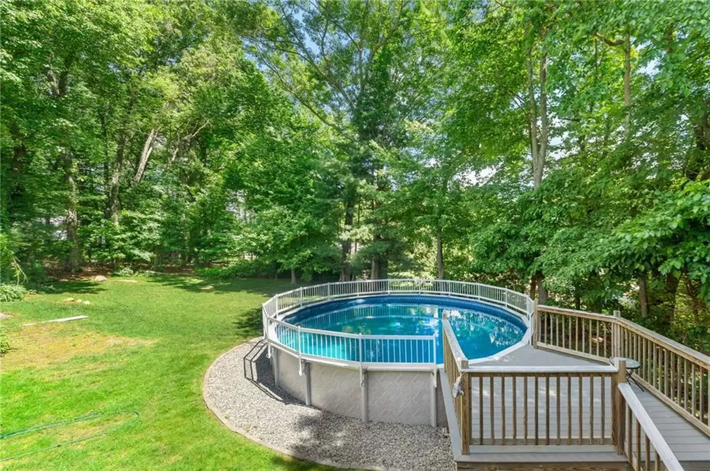 25 Carole Court Cranston RI 02921