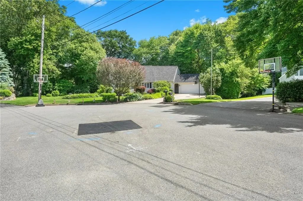 25 Carole Court Cranston RI 02921