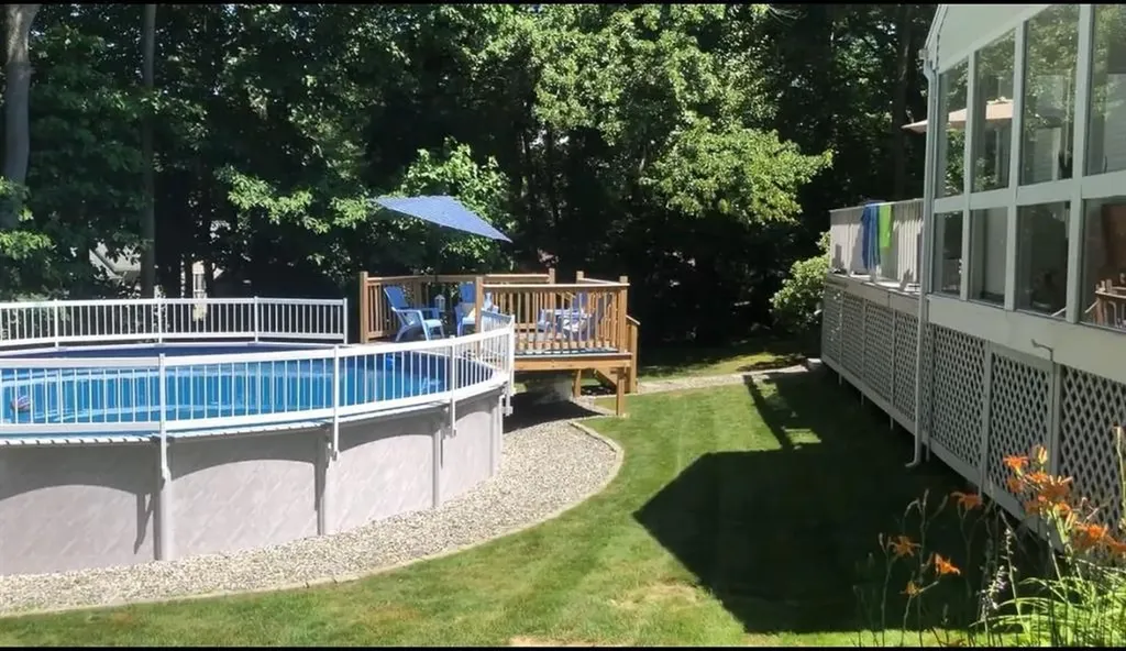 25 Carole Court Cranston RI 02921