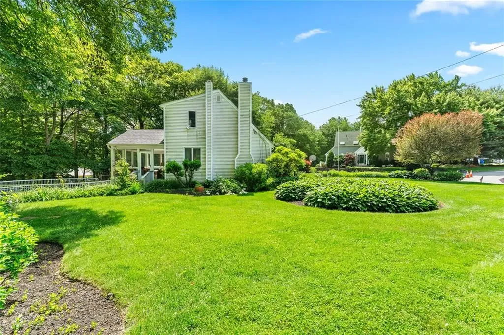 25 Carole Court Cranston RI 02921