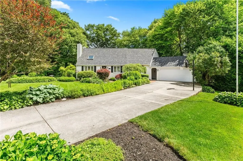 25 Carole Court Cranston RI 02921