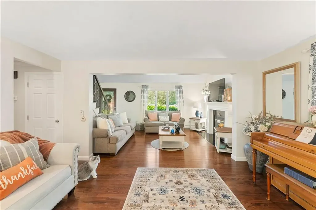 25 Carole Court Cranston RI 02921