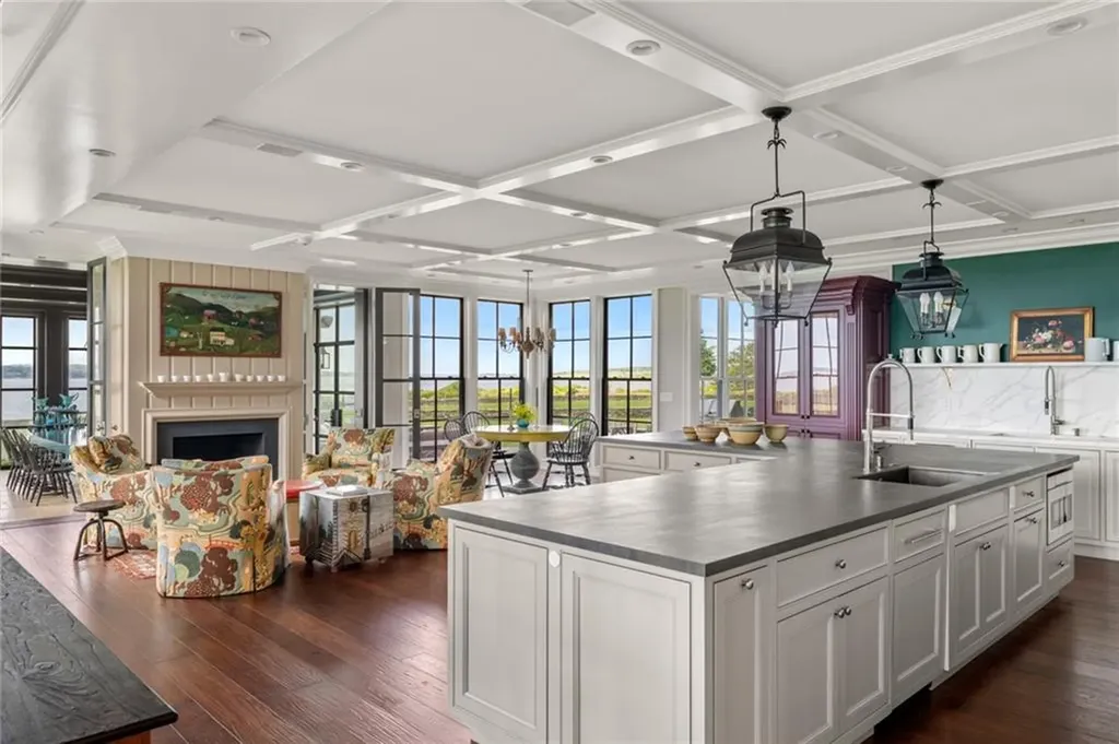 441 W Main Road Little Compton RI 02837