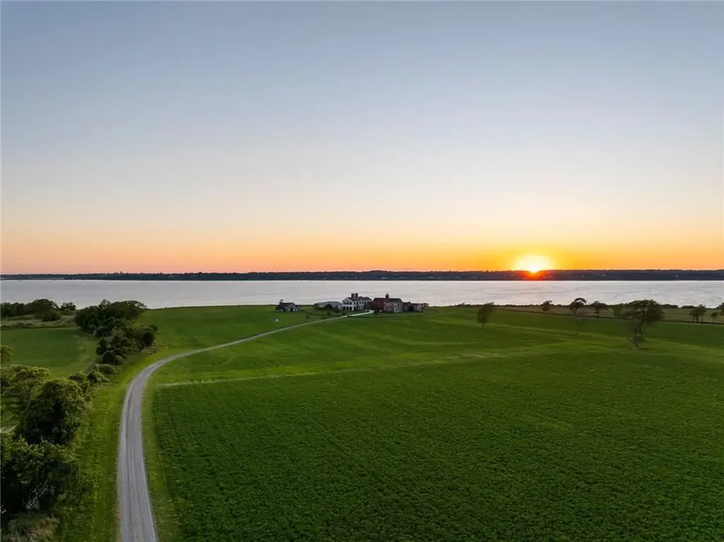 441 W Main Road Little Compton RI 02837