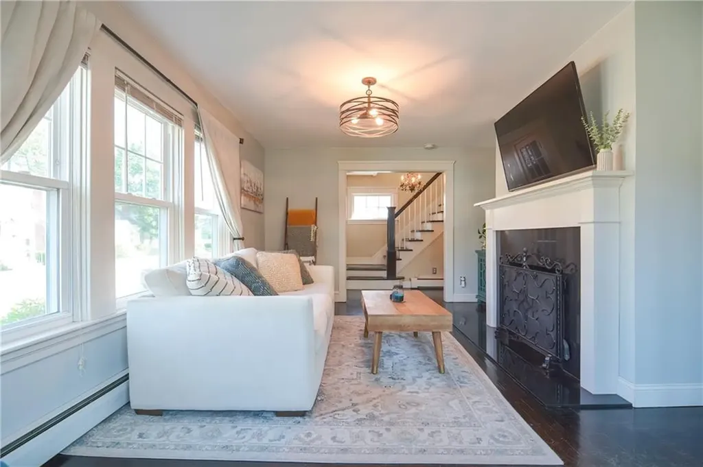 7 Felsmere Avenue Pawtucket RI 02861