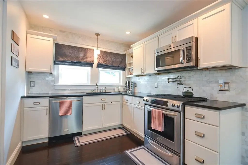 7 Felsmere Avenue Pawtucket RI 02861