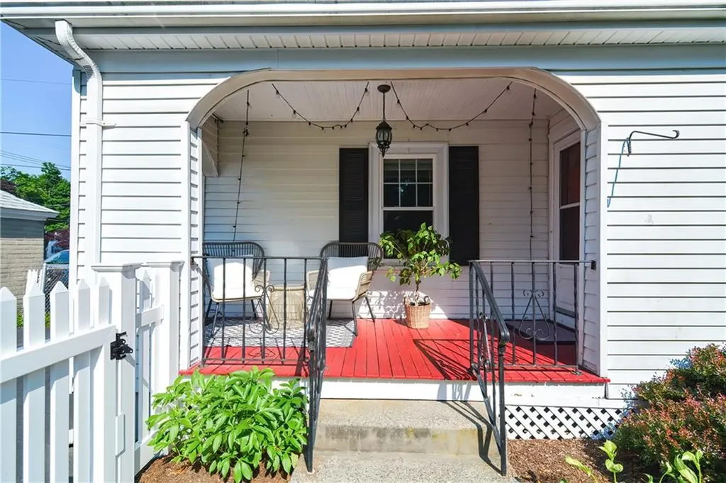 7 Felsmere Avenue Pawtucket RI 02861