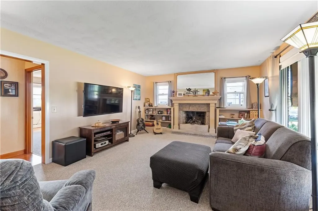 19 Brentwood Drive Johnston RI 02919