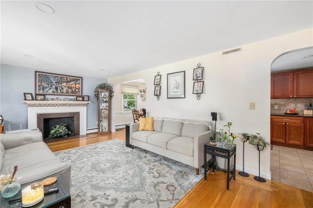 88 Cushing Road Warwick RI 02888