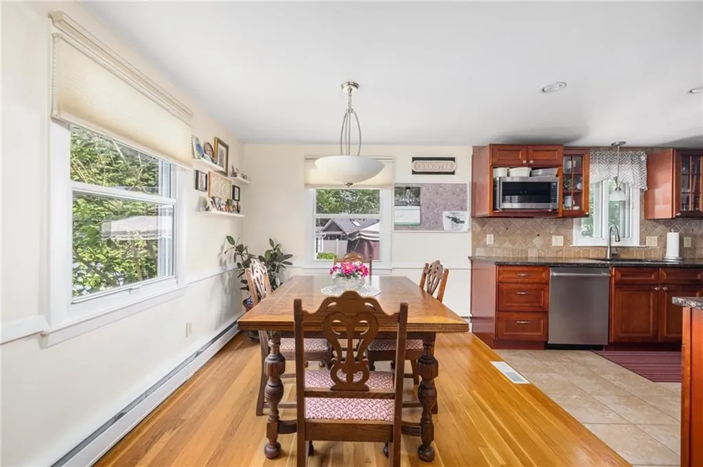 88 Cushing Road Warwick RI 02888