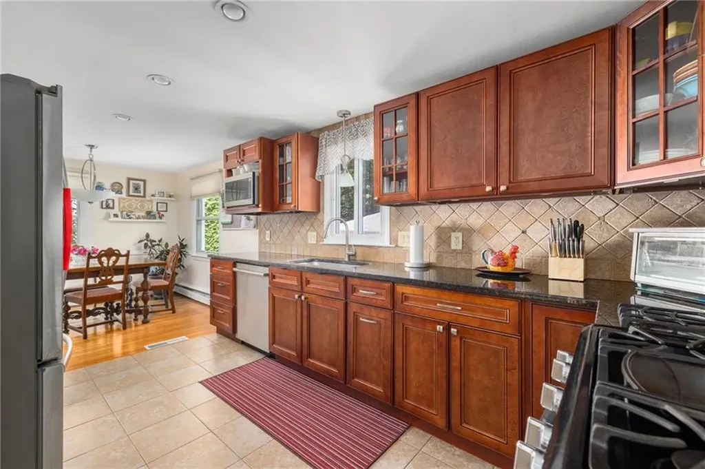 88 Cushing Road Warwick RI 02888