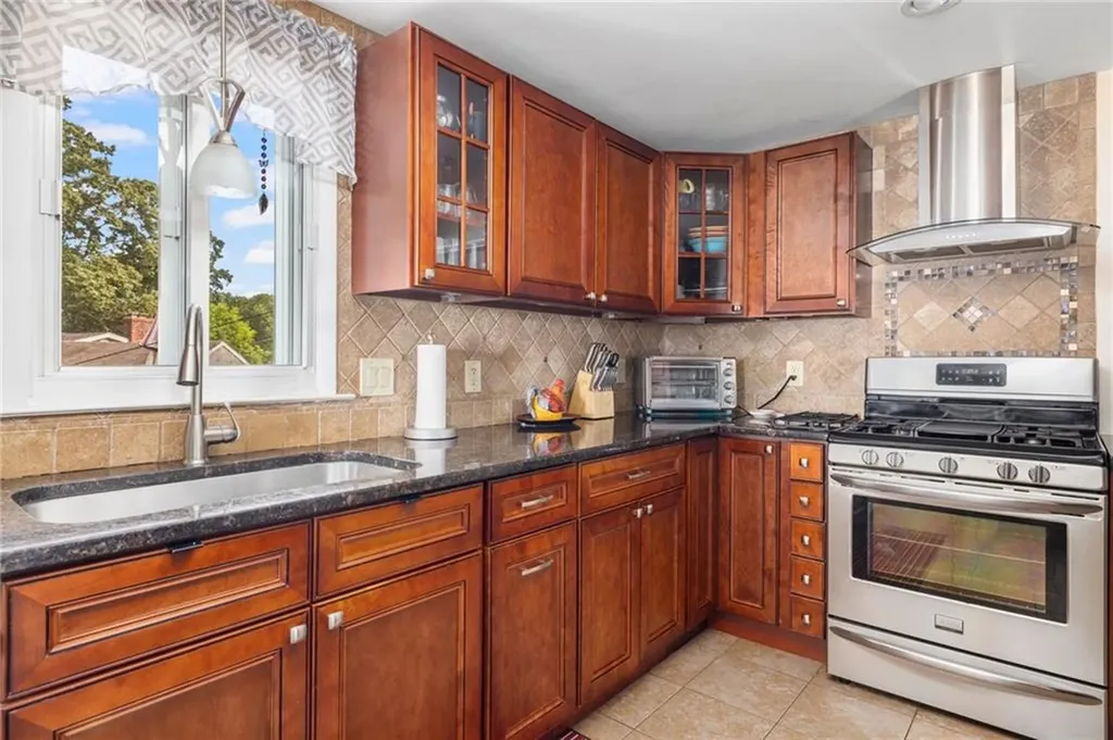 88 Cushing Road Warwick RI 02888