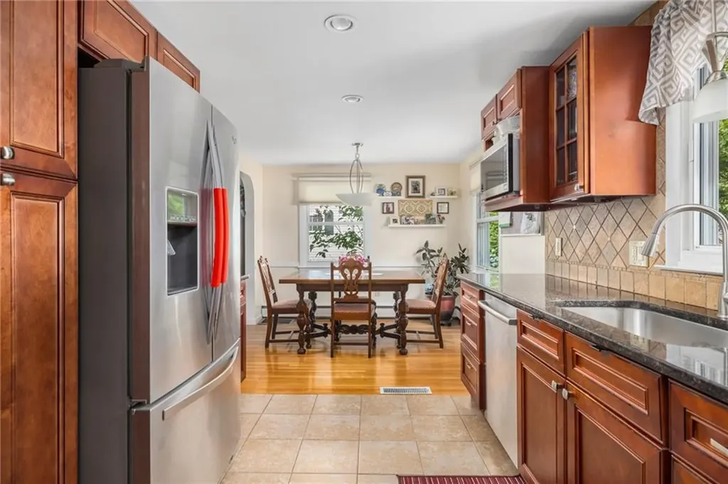 88 Cushing Road Warwick RI 02888