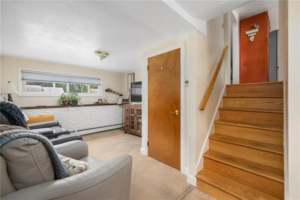 88 Cushing Road Warwick RI 02888
