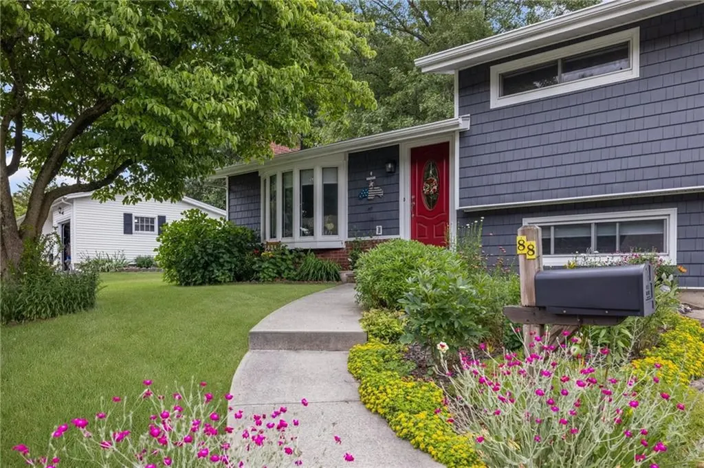 88 Cushing Road Warwick RI 02888