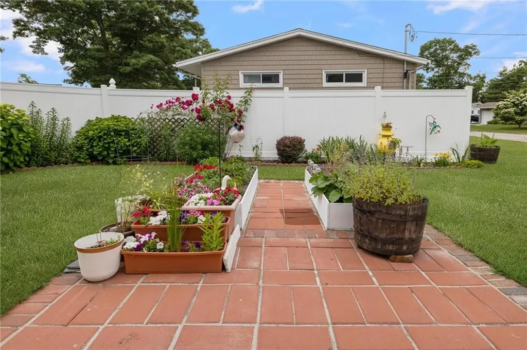88 Cushing Road Warwick RI 02888