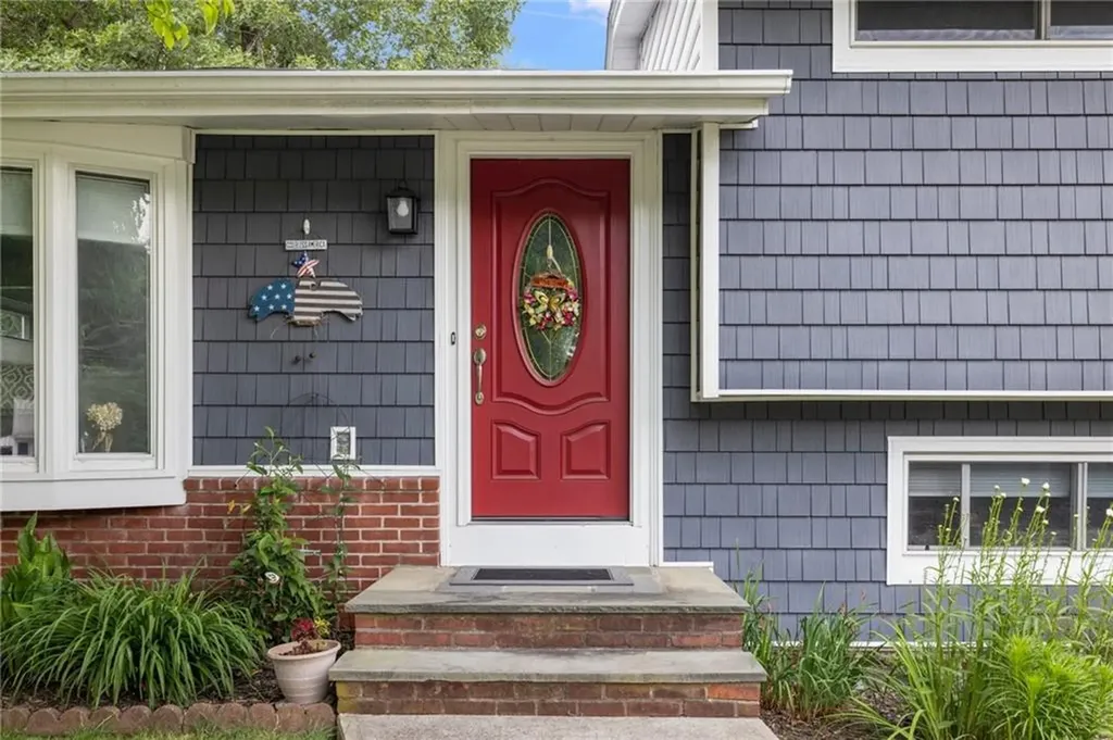 88 Cushing Road Warwick RI 02888