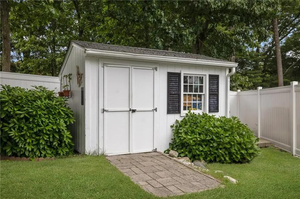 88 Cushing Road Warwick RI 02888