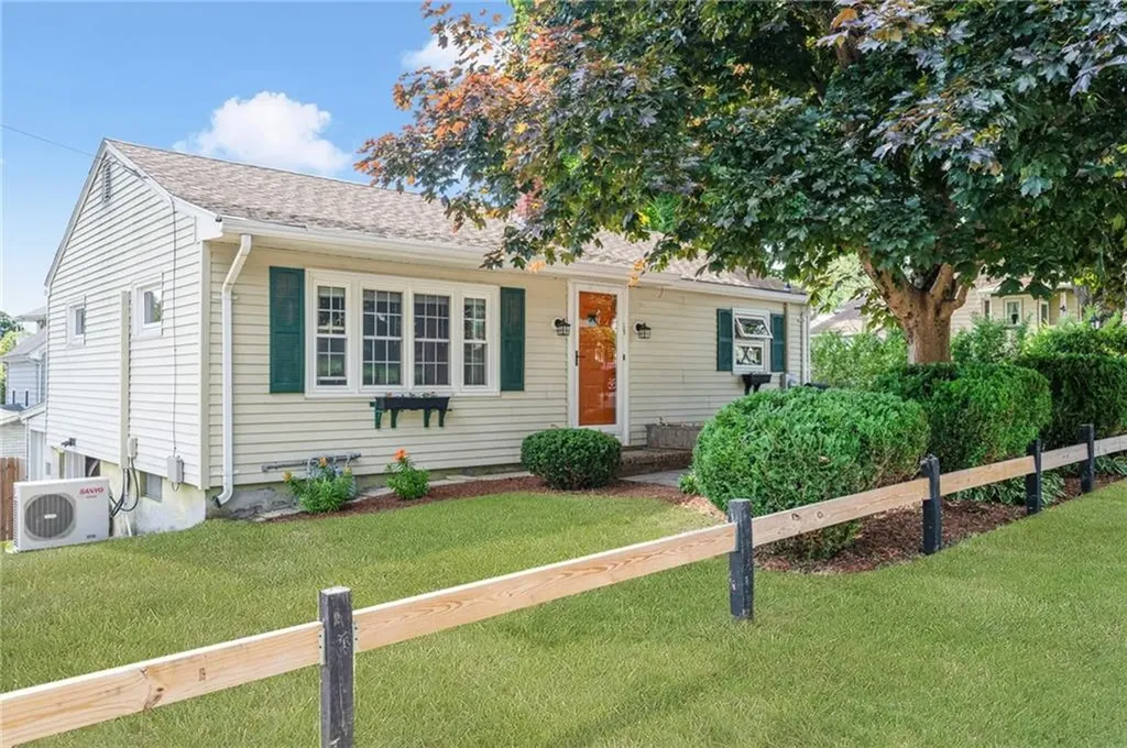122 Fairfield Avenue Woonsocket RI 02895