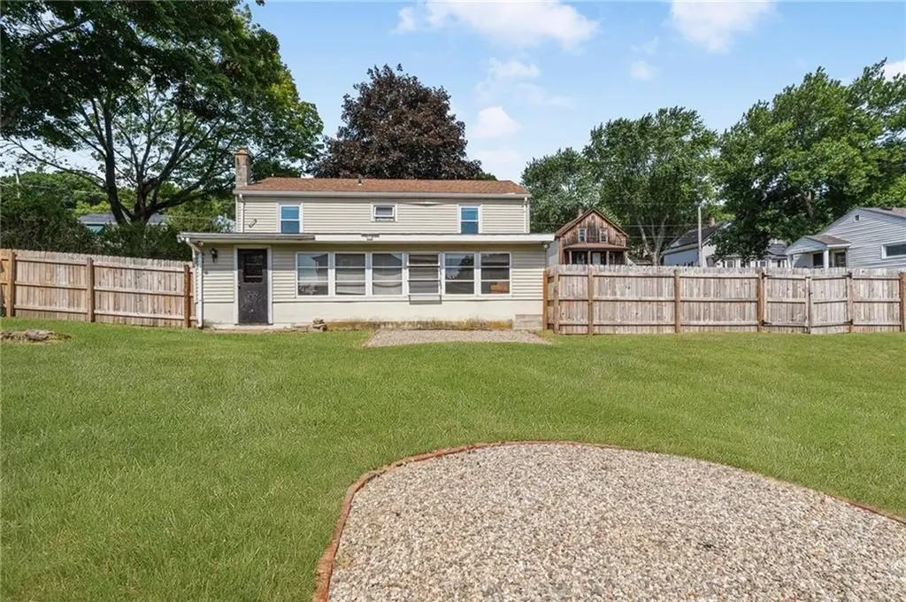 122 Fairfield Avenue Woonsocket RI 02895