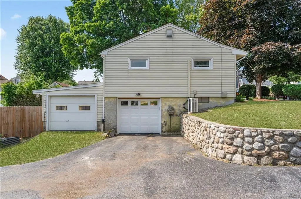 122 Fairfield Avenue Woonsocket RI 02895