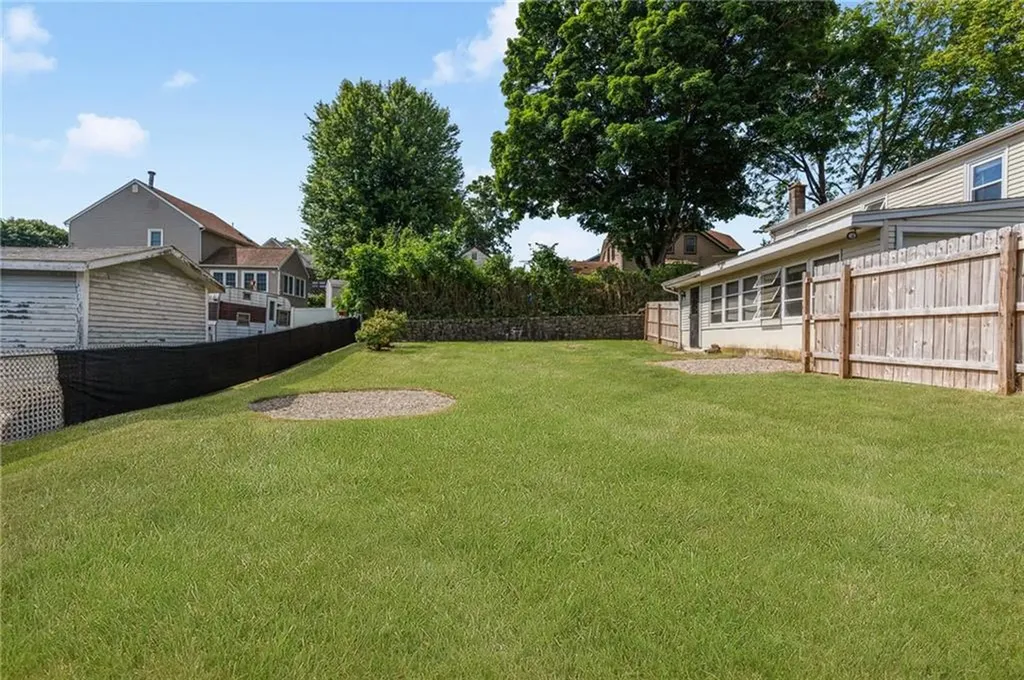 122 Fairfield Avenue Woonsocket RI 02895